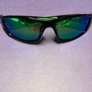 Green Mirrored Polarized Sunglasses